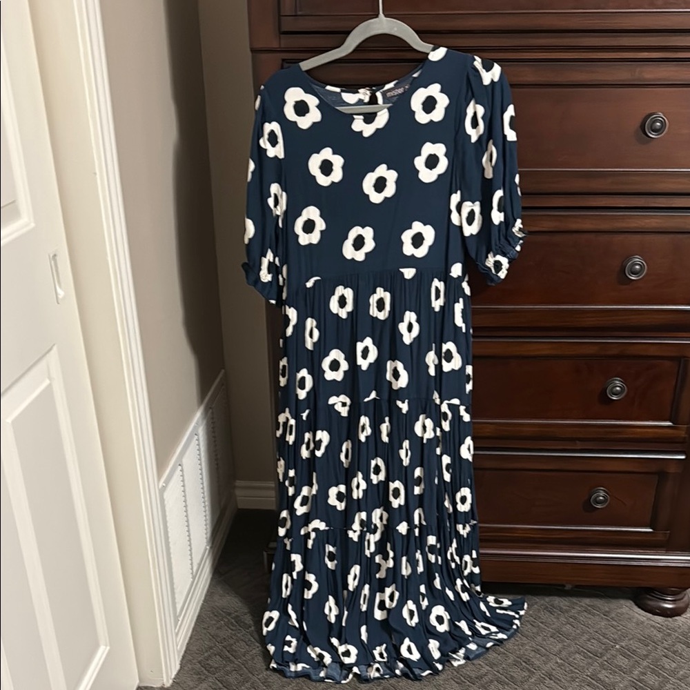 Mister Zimi Ladybell Floral Navy and White Maxi Dress